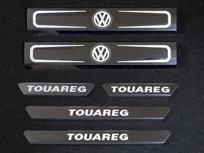 Volkswagen Touareg (14–) Накладки на пороги внутренние и внешние (зеркальные надпись)